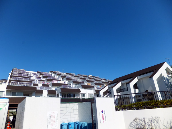 コスモ百合ヶ丘ヒルズの外観