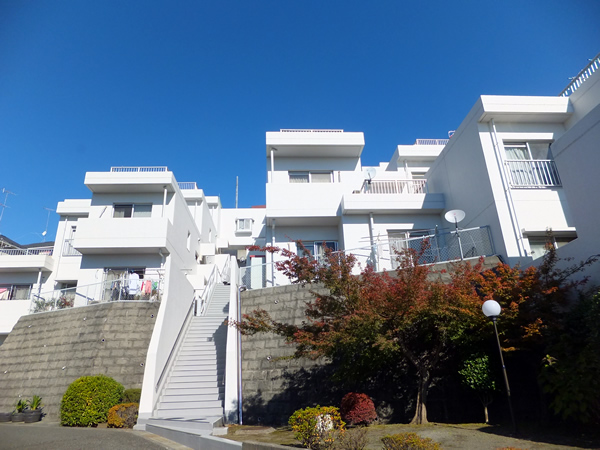 コスモ百合ヶ丘ホワイトヒルズの外観