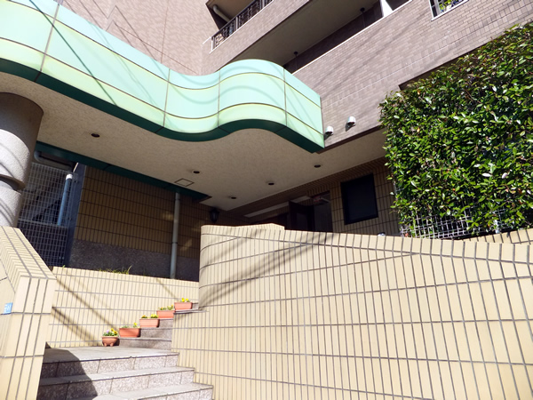 日神パレステージ向ヶ丘遊園の外観