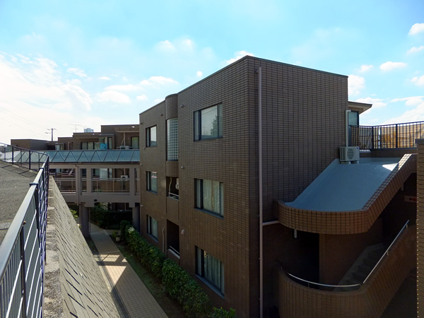 グローリア初穂大倉山の外観