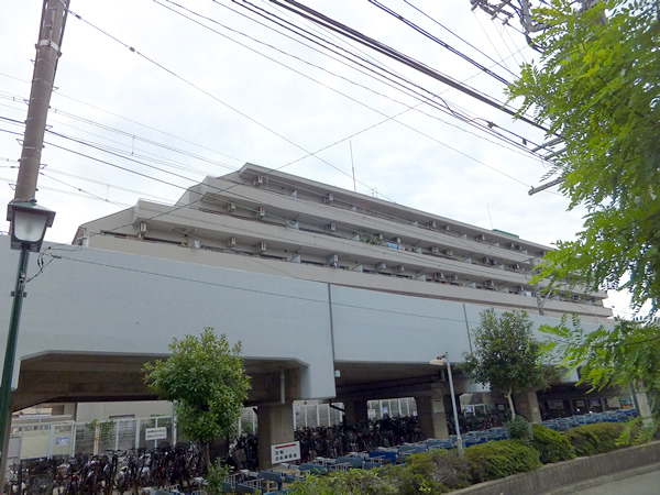 コスモスクエア大倉山の外観