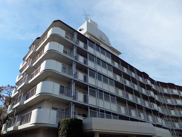 ユニハイム生田の外観