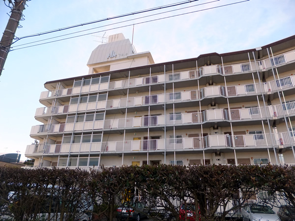 ユニハイム生田の外観