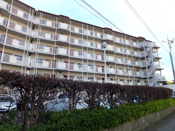 ユニハイム生田の外観