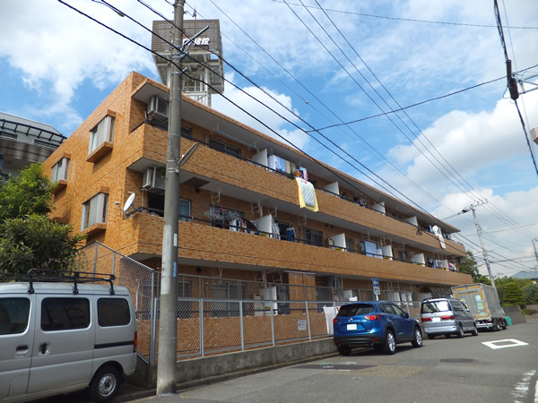 ダイアパレス大倉山の外観