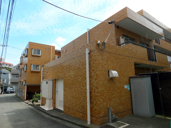 ダイアパレス大倉山の外観