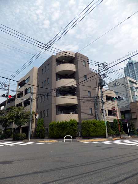 デュオスカーラ用賀の外観