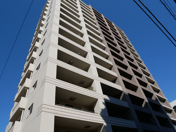 オーセンティアタワー平塚の外観