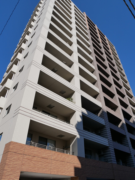 オーセンティアタワー平塚の外観