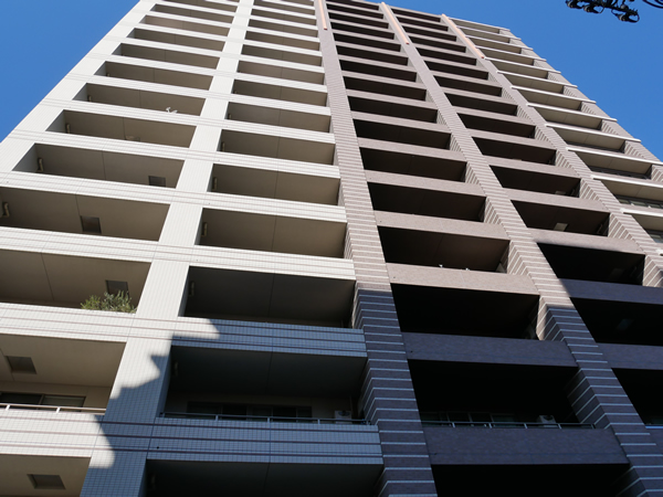 オーセンティアタワー平塚の外観