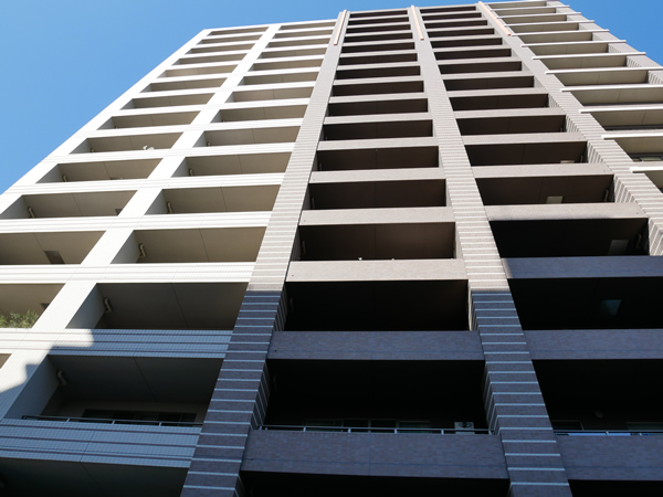 オーセンティアタワー平塚の外観