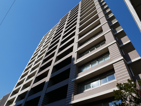 オーセンティアタワー平塚の外観