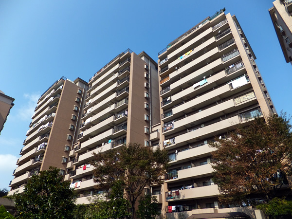 港北ファミールハイツ10号棟の外観