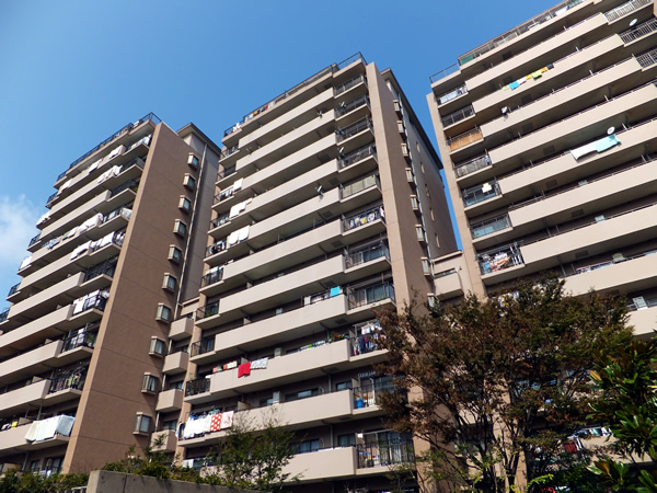 港北ファミールハイツ10号棟の外観