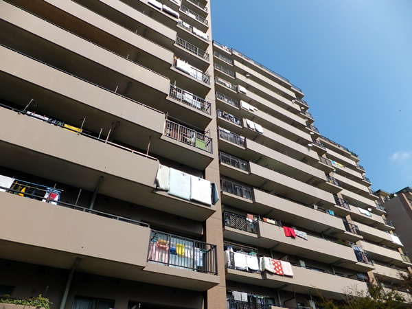 港北ファミールハイツ10号棟の外観