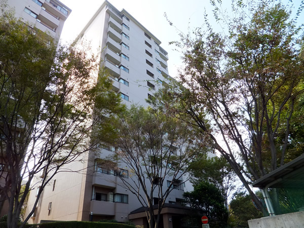 港北ファミールハイツ10号棟の外観