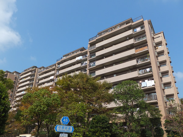 港北ファミールハイツ9号棟の外観