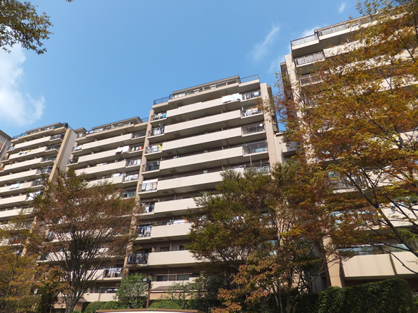 港北ファミールハイツ9号棟の外観