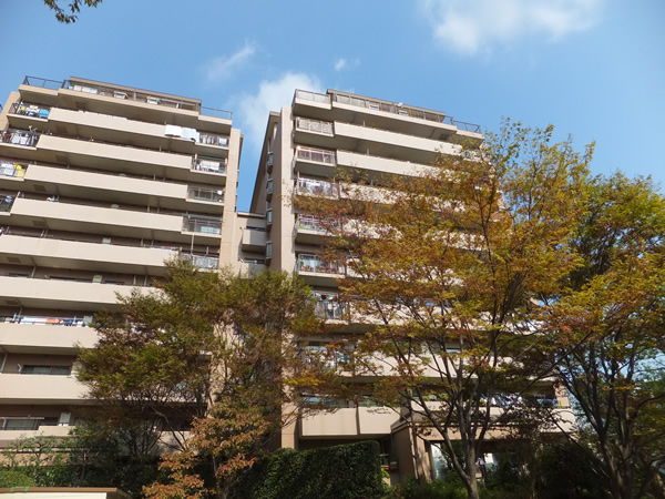 港北ファミールハイツ9号棟の外観