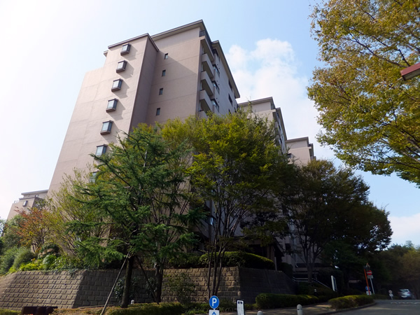 港北ファミールハイツ9号棟の外観