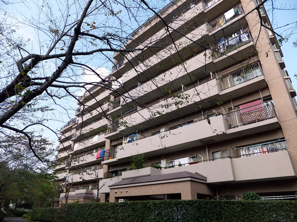 港北ファミールハイツ7号棟の外観