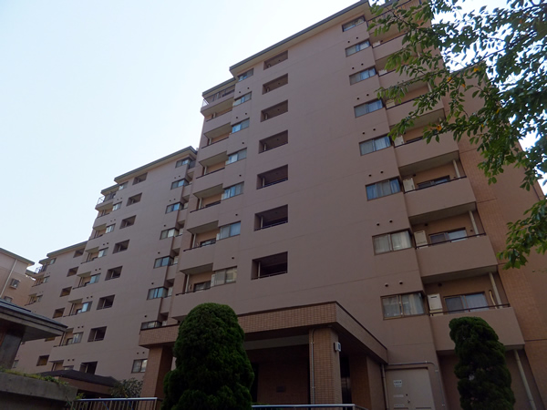 港北ファミールハイツ7号棟の外観