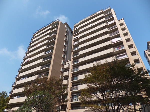 港北ファミールハイツ６号棟の外観