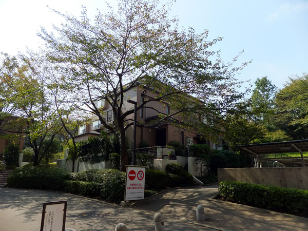 港北ファミールハイツ５号棟の外観