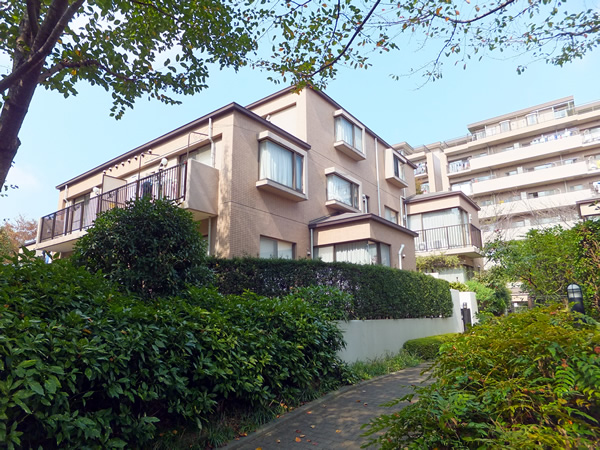 港北ファミールハイツ２号棟の外観