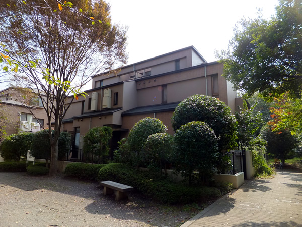 港北ファミールハイツ２号棟の外観