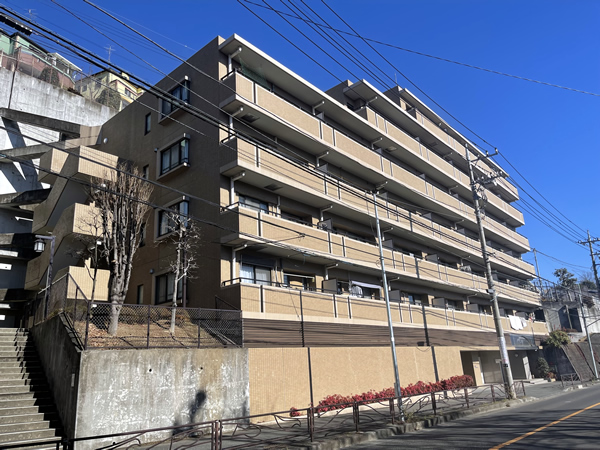 アルファホームズ読売ランドの外観