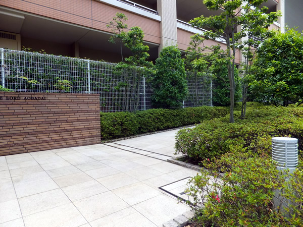 小田急コアロード青葉台の外観