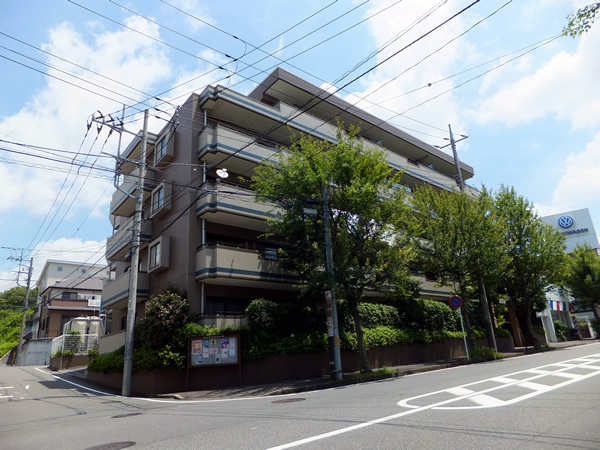 ダイアパレストレンテあざみ野の外観