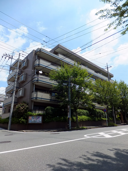 ダイアパレストレンテあざみ野の外観