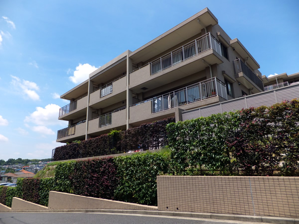 ドレッセあざみ野ガーデンシエスタの外観