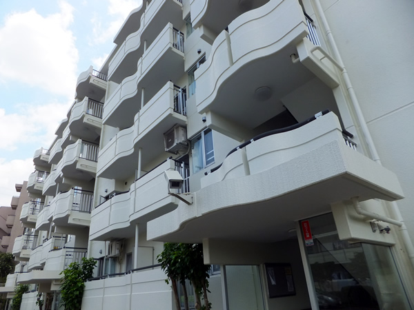 ガーデンハイツあざみ野2号棟の外観