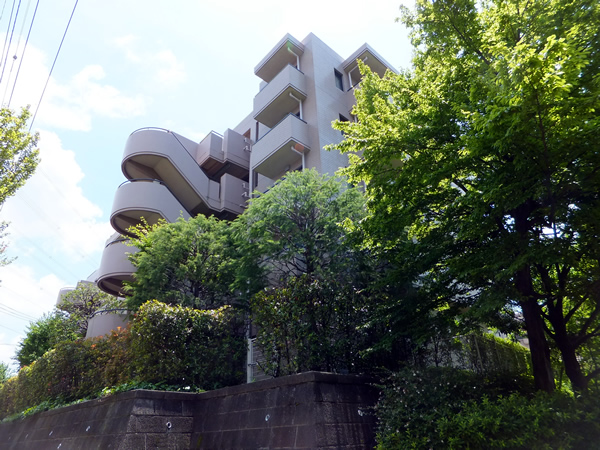 あざみ野リーベルＣ棟の外観