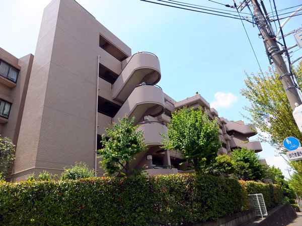 あざみ野リーベルＣ棟の外観