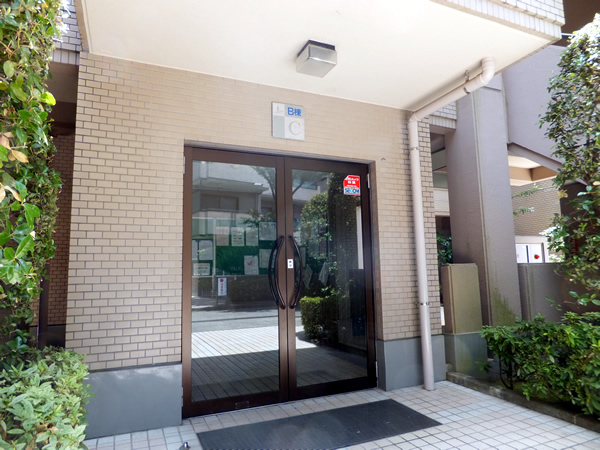 あざみ野リーベルＢ棟の外観