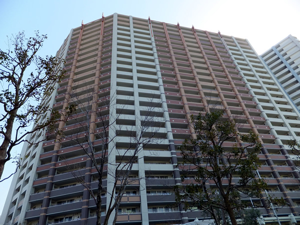 ヨコハマタワーリングスクエアウエストの外観