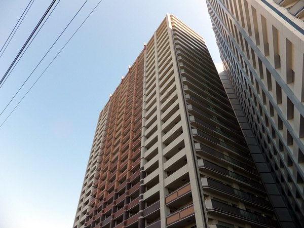 ヨコハマタワーリングスクエアウエストの外観