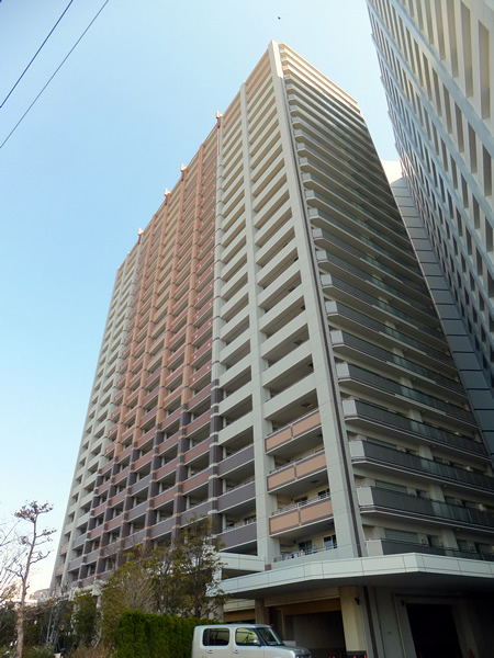 ヨコハマタワーリングスクエアウエストの外観