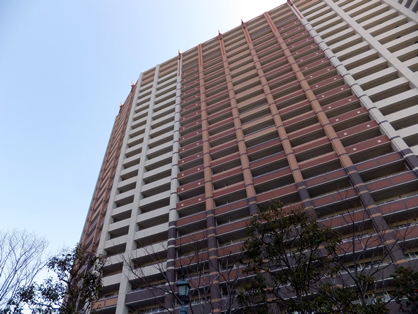 ヨコハマタワーリングスクエアウエストの外観