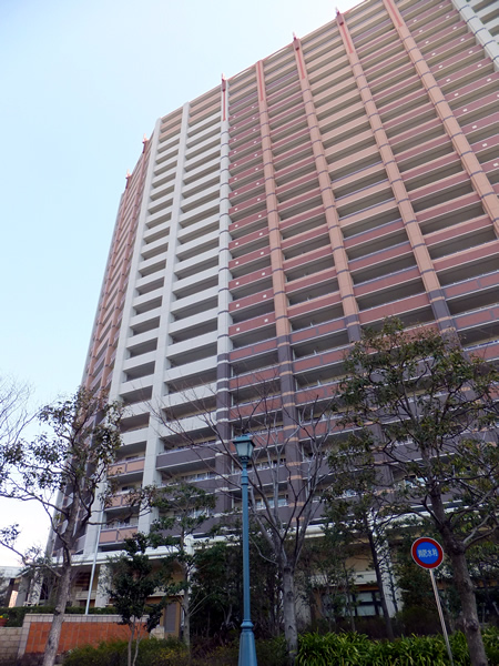 ヨコハマタワーリングスクエアウエストの外観