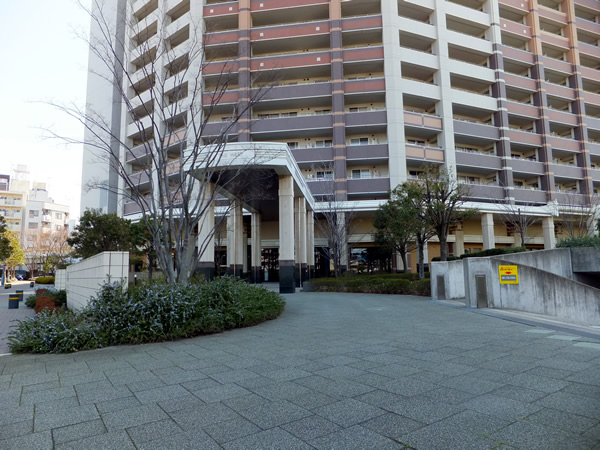 ヨコハマタワーリングスクエアウエストの外観