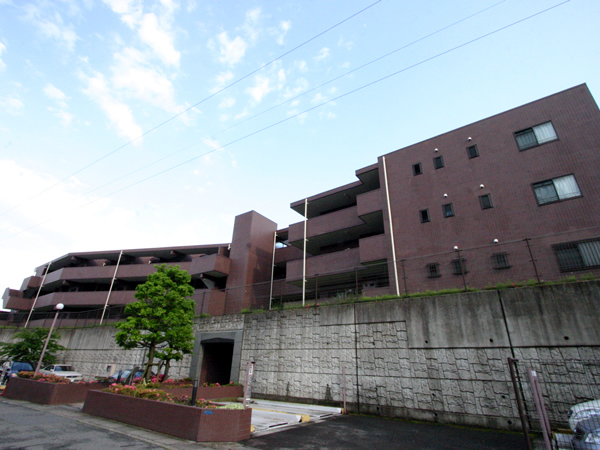 ファミールヒルズ百合ヶ丘の外観