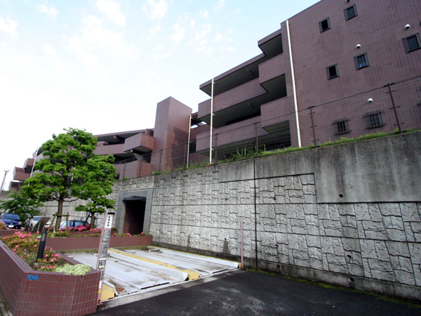 ファミールヒルズ百合ヶ丘の外観