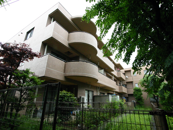 エルベ初穂百合ヶ丘の外観