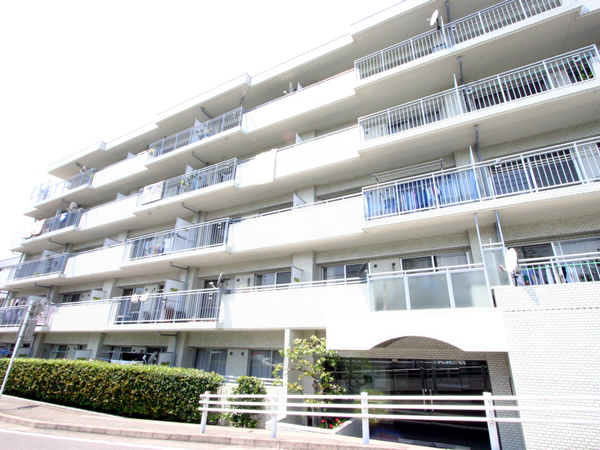 エンブレム向ヶ丘遊園の外観