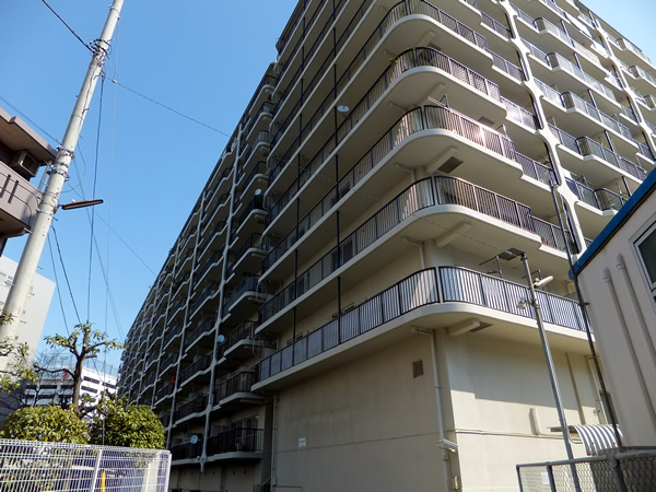 横浜スカイハイツの外観